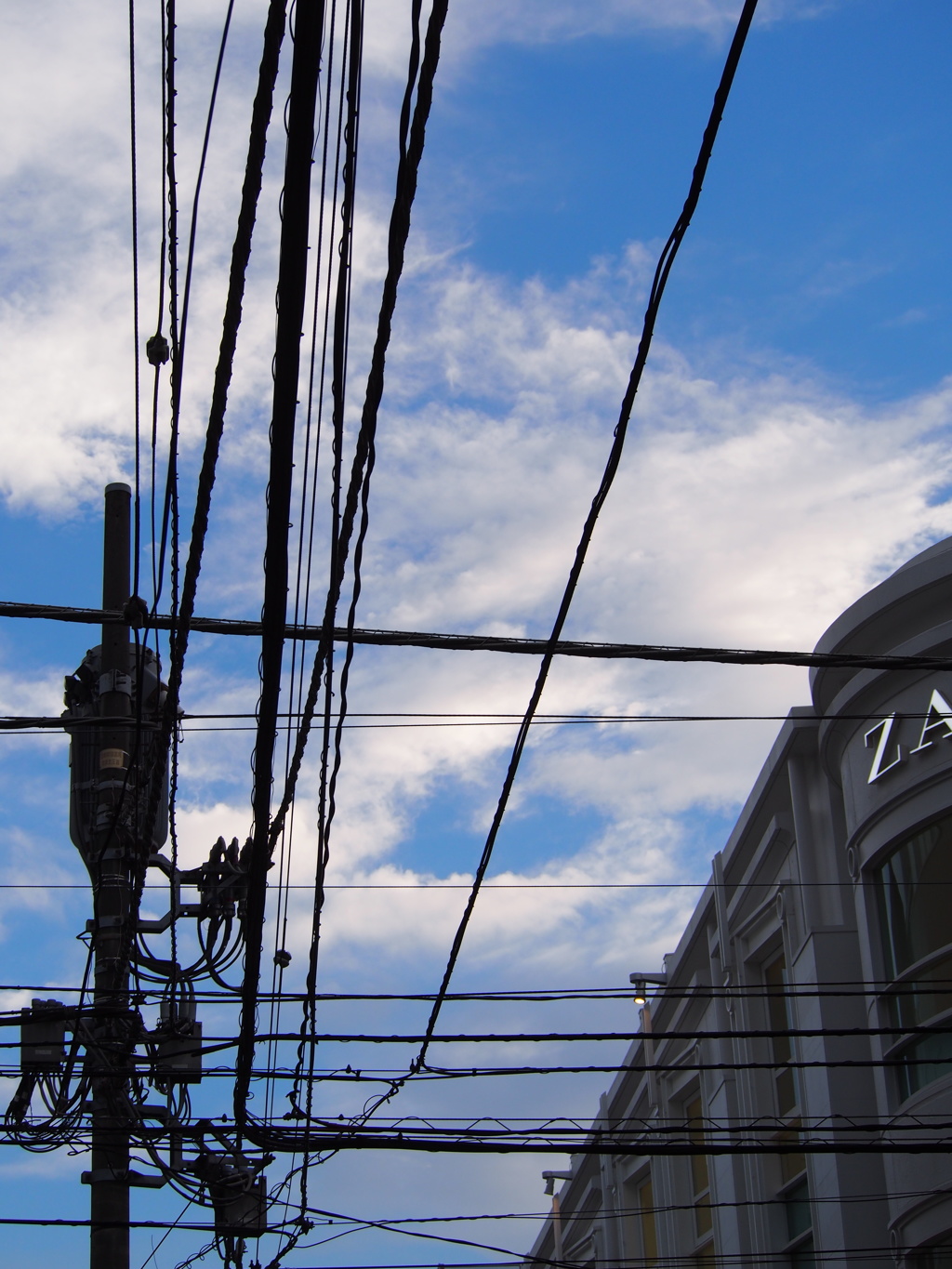 吉祥寺　四辻の空