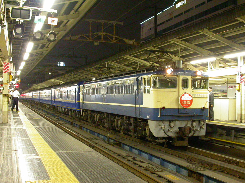 横浜駅に停車する寝台特急出雲号②