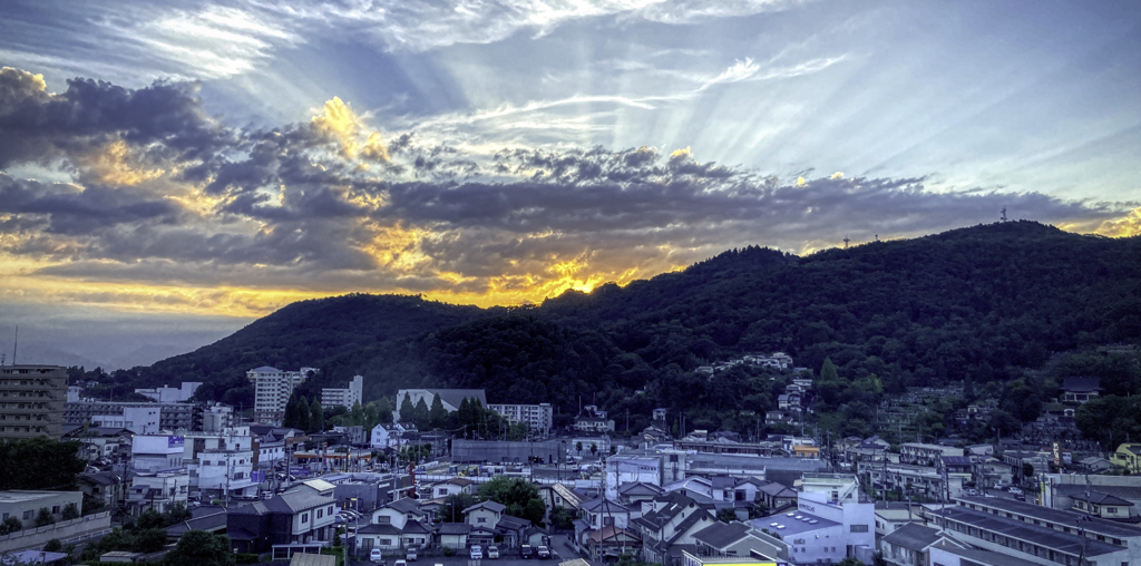 信夫山に沈む太陽の創造