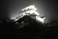 夜霧に浮かぶ白石城