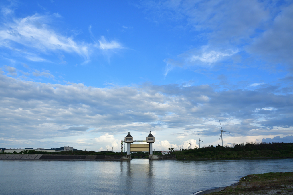 まだまだ夏の雲