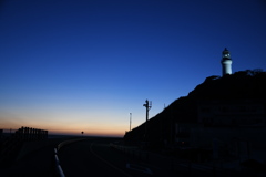 夕暮れの灯台
