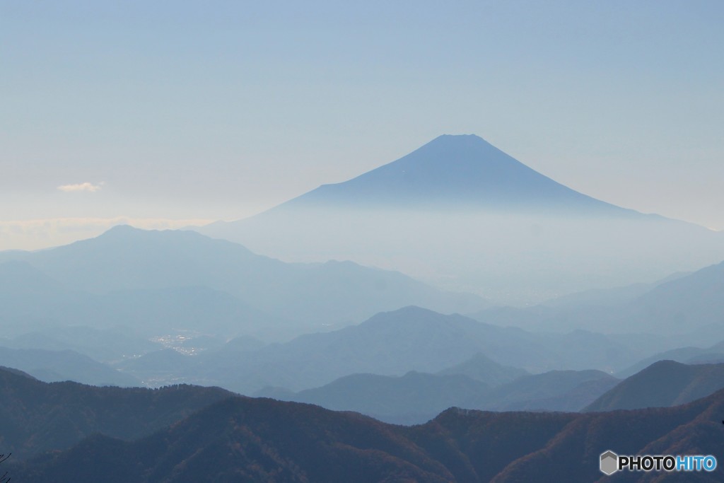 三頭山から富士山を望む