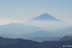 三頭山から富士山を望む