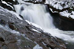 青葉の滝冬景色