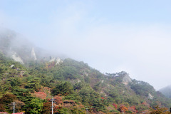 朝もやの中の奇岩群