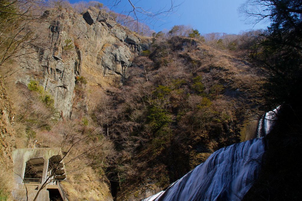 袋田の滝と屏風岩