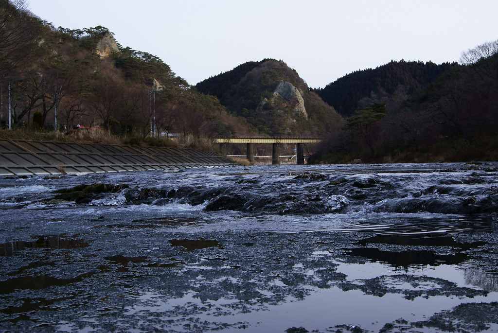 久慈川を流れるシガと小だるま・大だるま岩