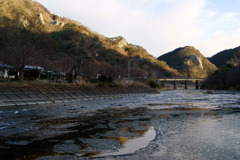 久慈川を流れるシガと矢祭山の奇岩群