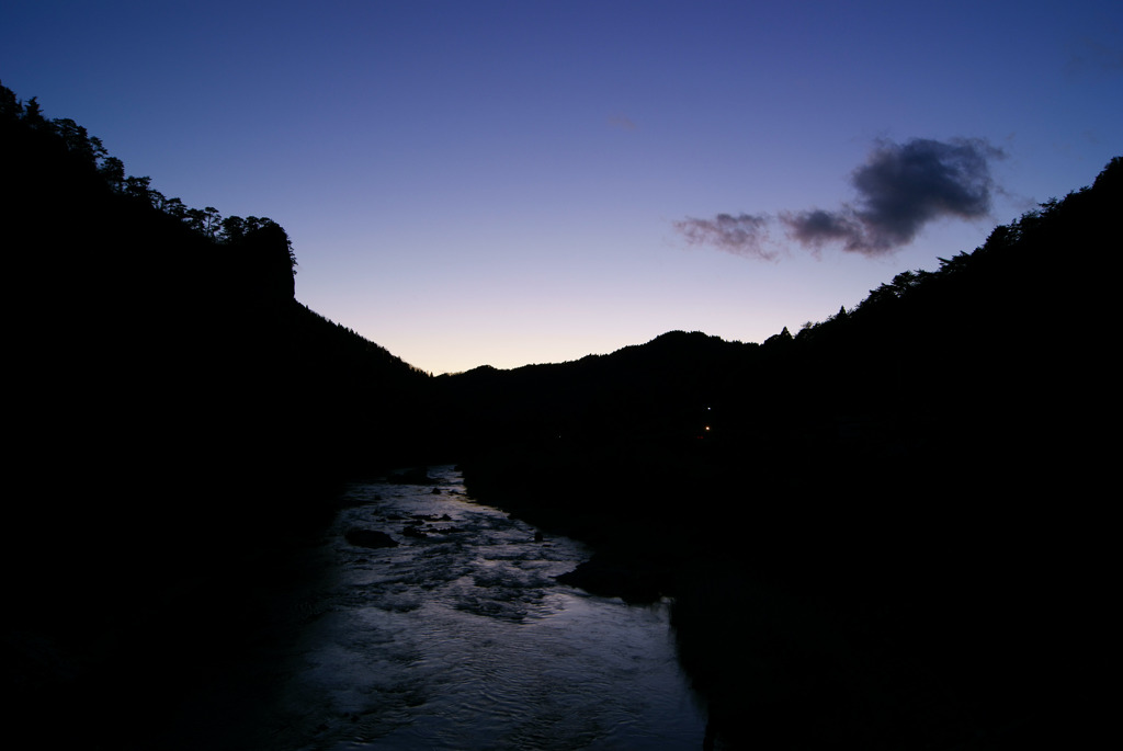 奥久慈渓谷の夕暮れ