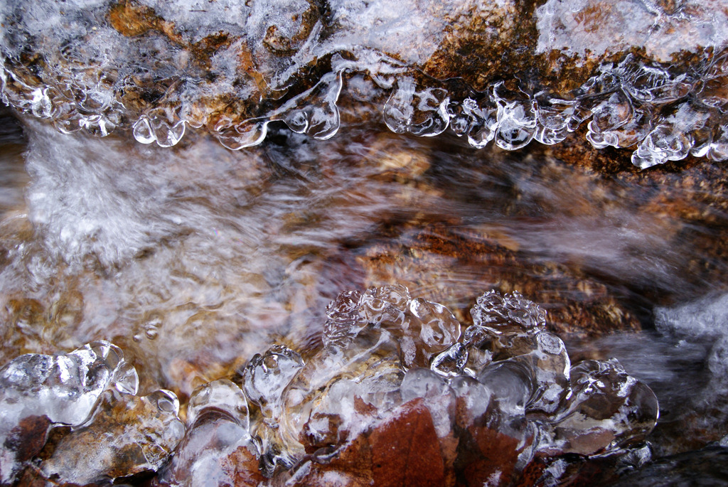 夢想滝川の飛沫氷