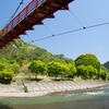 あゆのつり橋と新緑の奥久慈渓谷