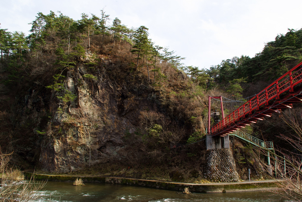 久慈川のへつりとあゆのつり橋