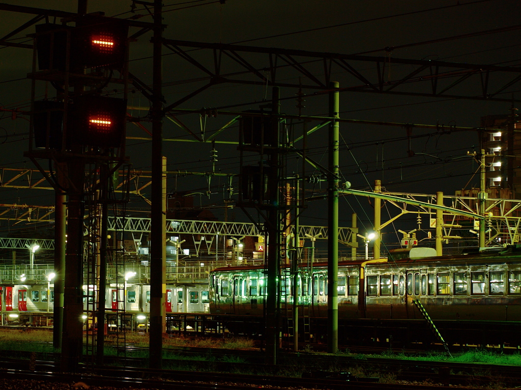 夜の車両基地