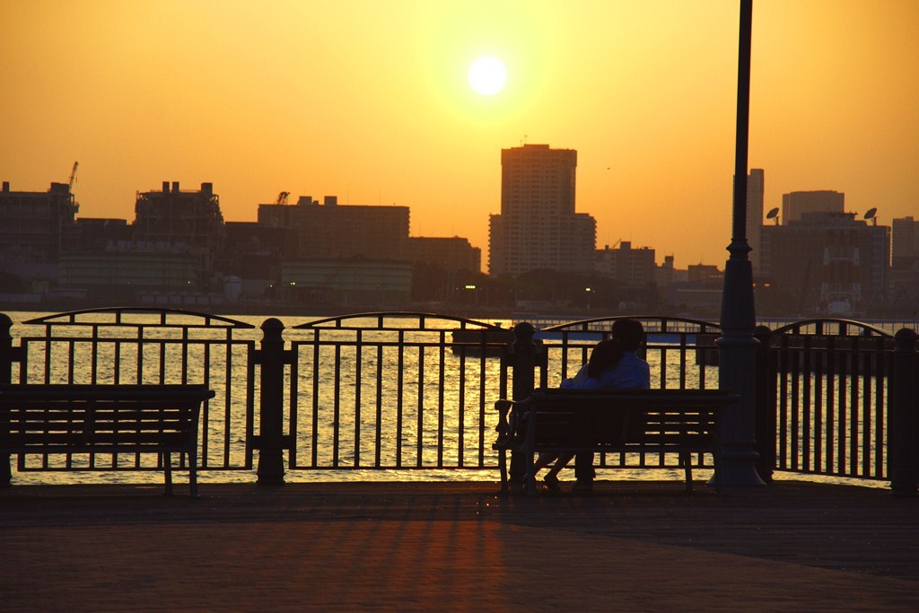 愛を深める夕焼けのマジック