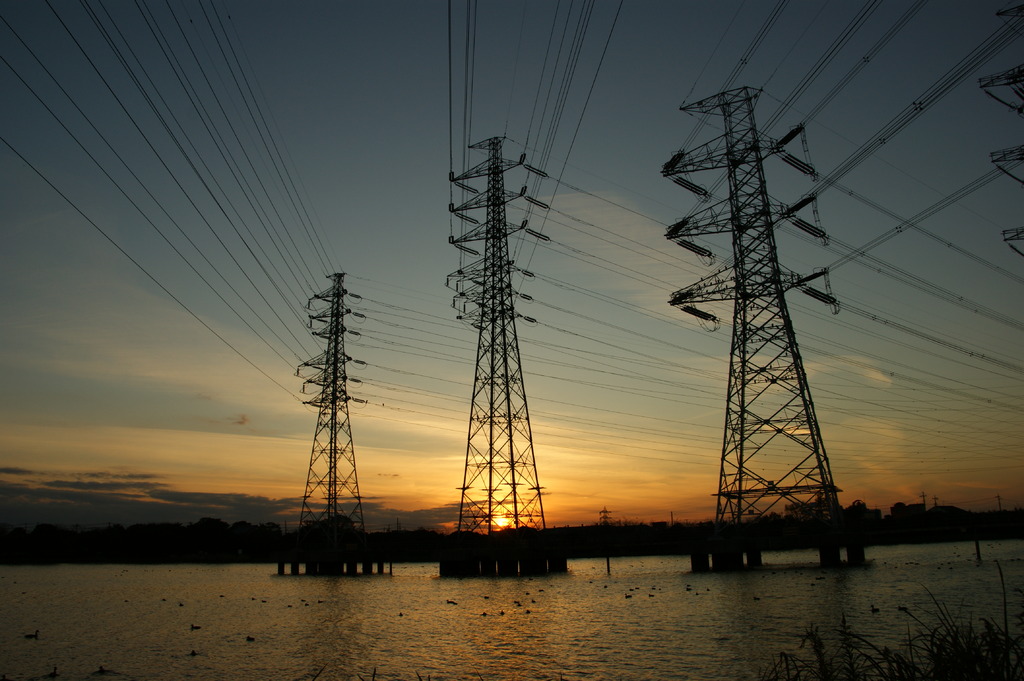 電線夕日空