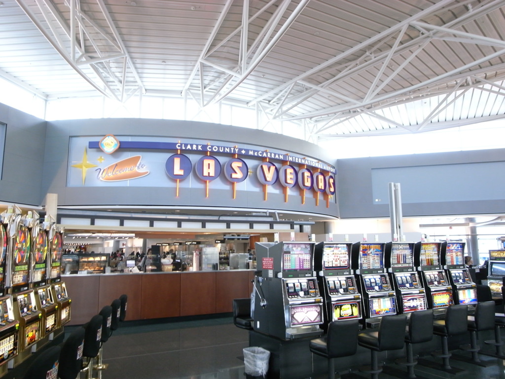 マッカラン空港