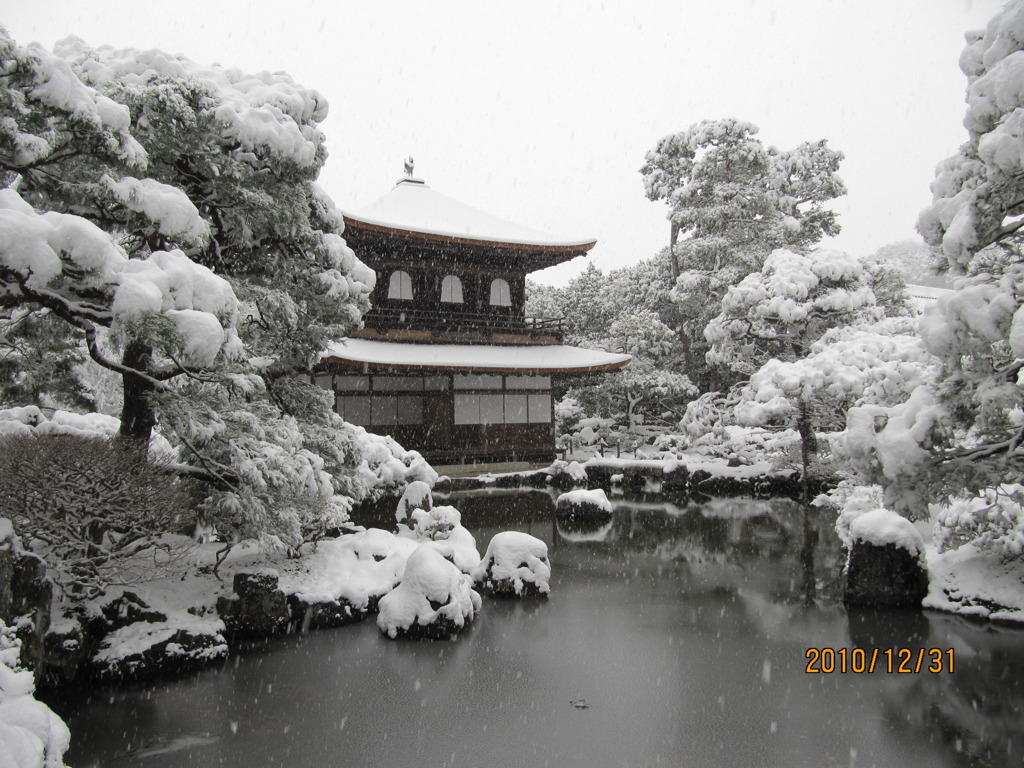 2010大晦日雪の銀閣寺