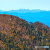 紅葉する尾根と飛騨山脈