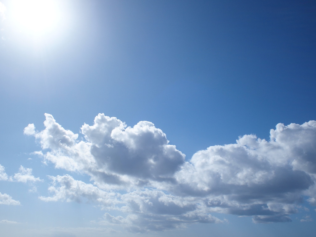 青空と雲と光