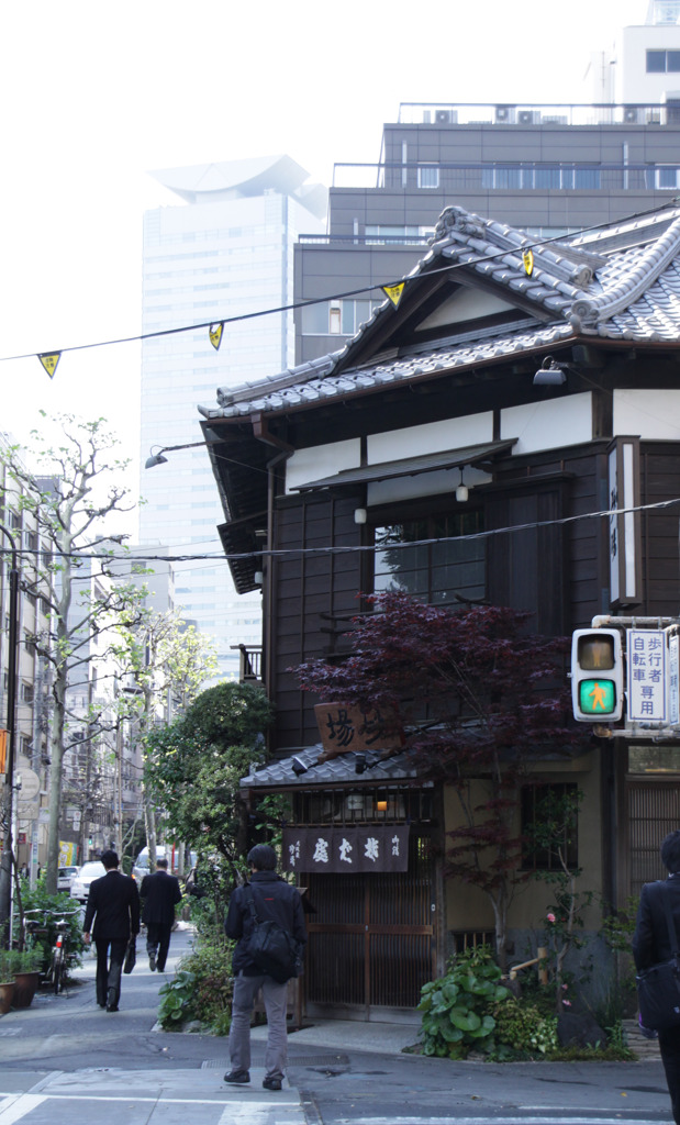 オフィス街と蕎麦屋