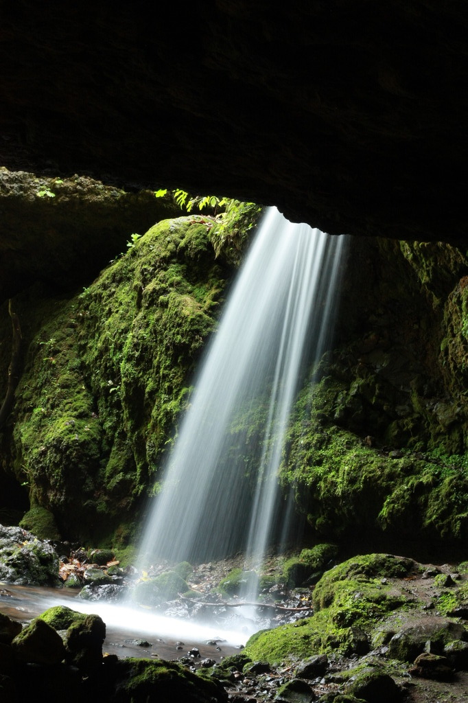 洞窟の向こうへ