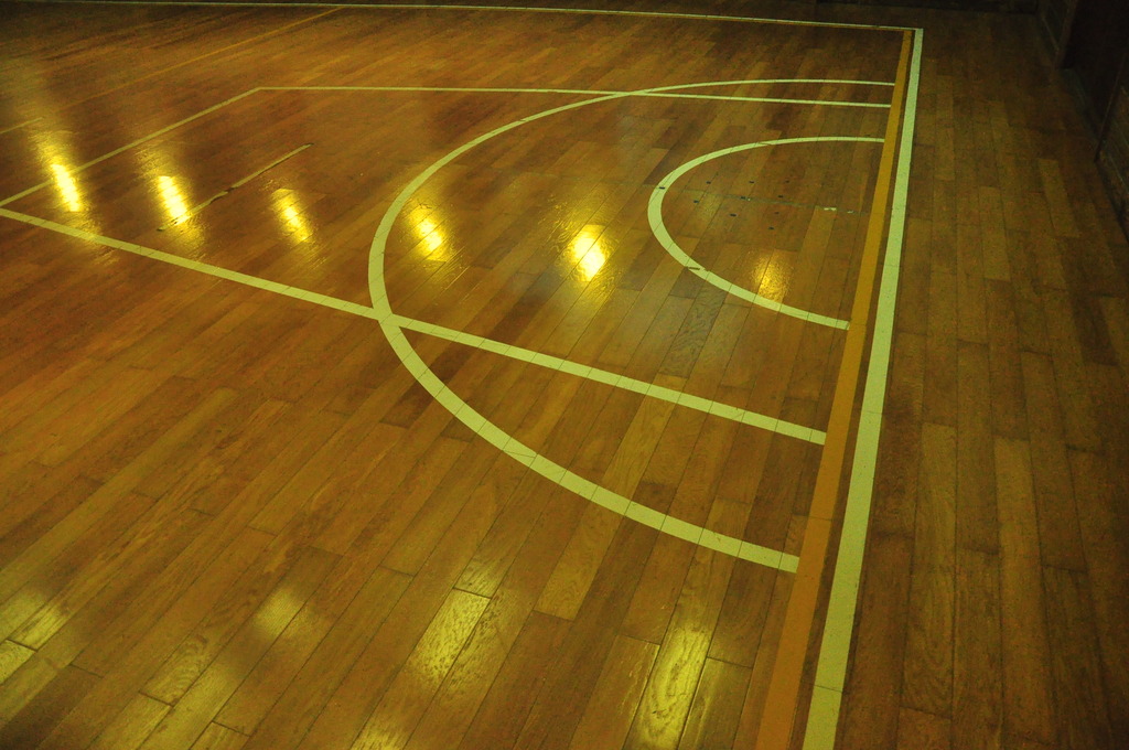 廃校になった小学校の体育館