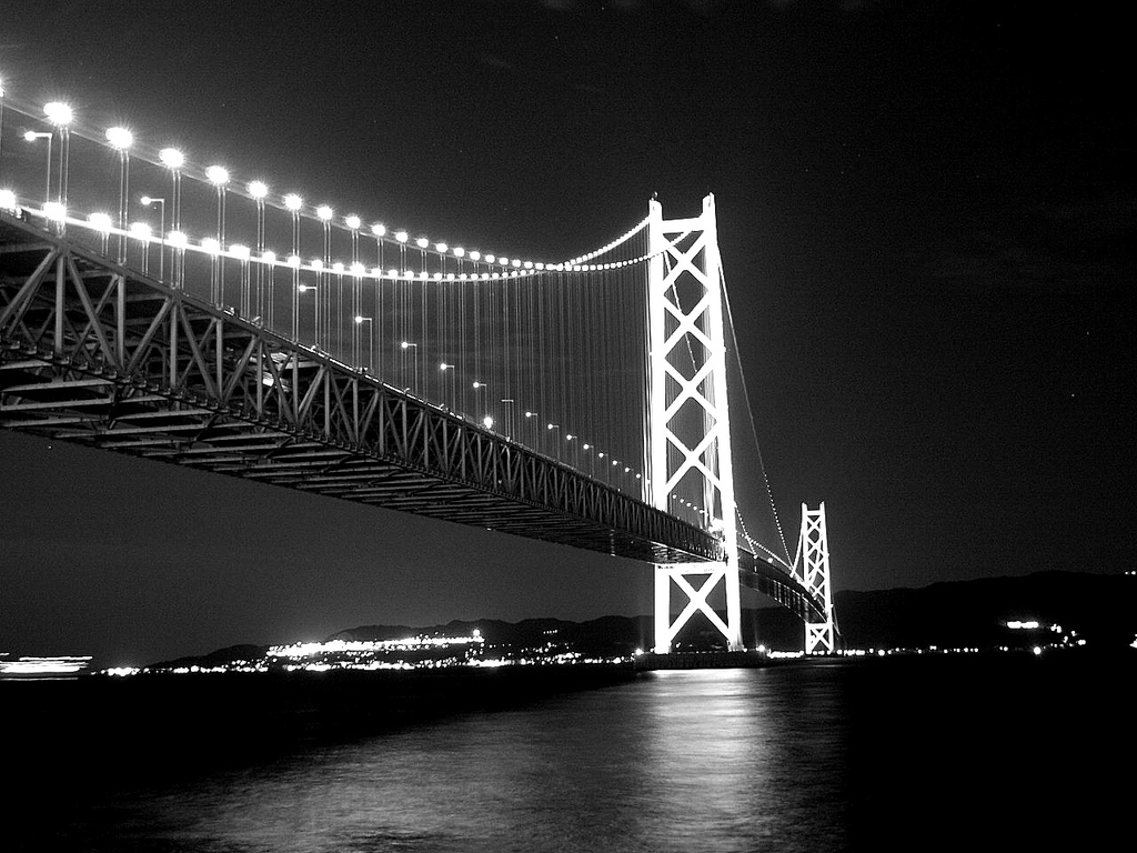 モノクロ　夜景　明石大橋