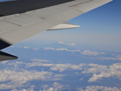 空から望む富士山