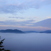 雲海と沈む満月