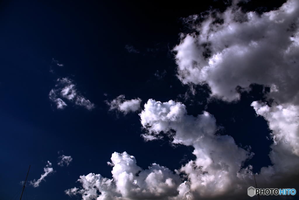 雲...