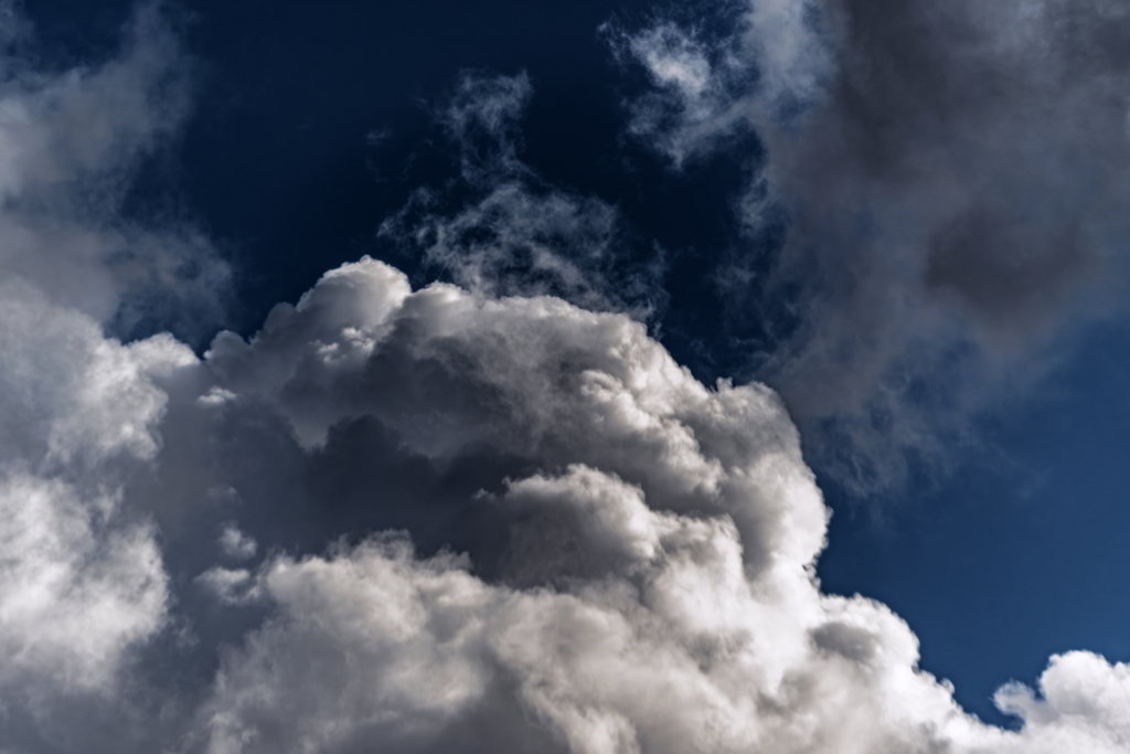 ☁.