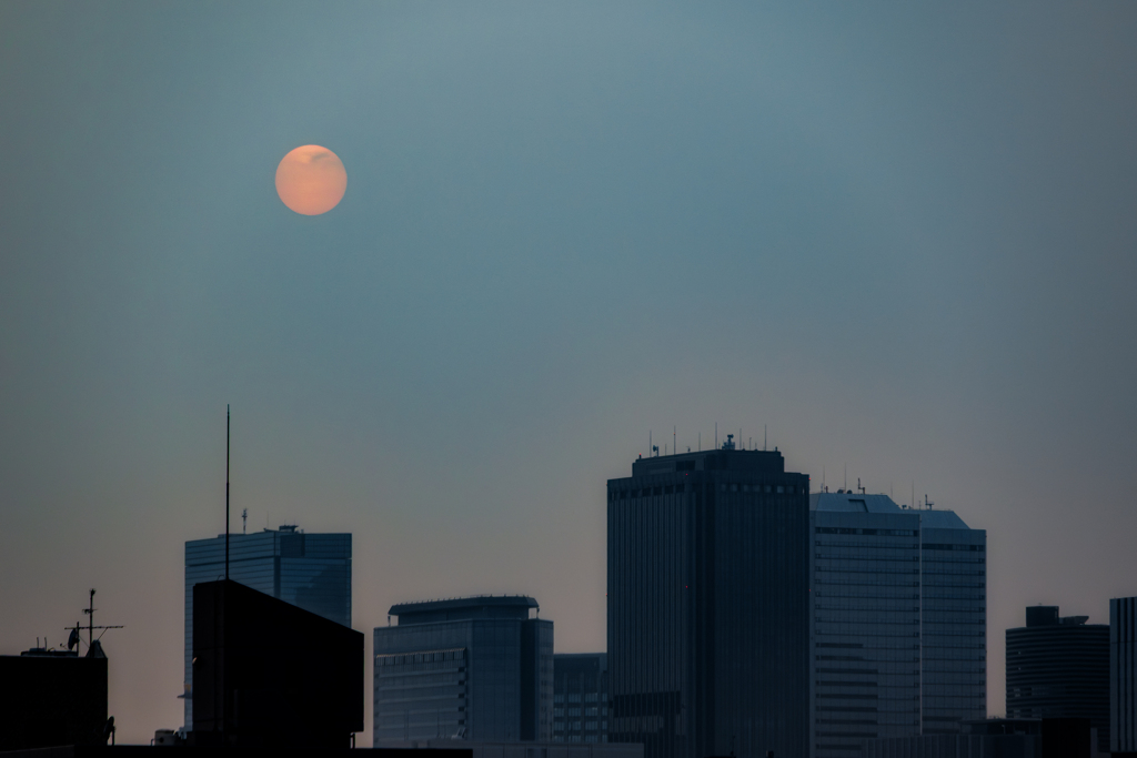 霞む夕空