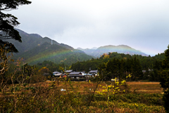 山と虹