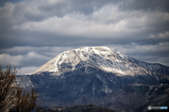 1377m