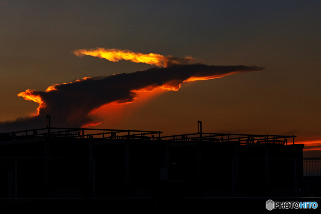 鋭利な夕雲