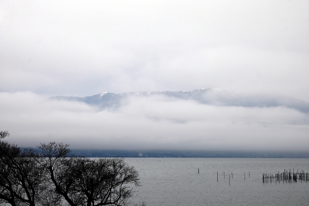 雨の琵琶湖