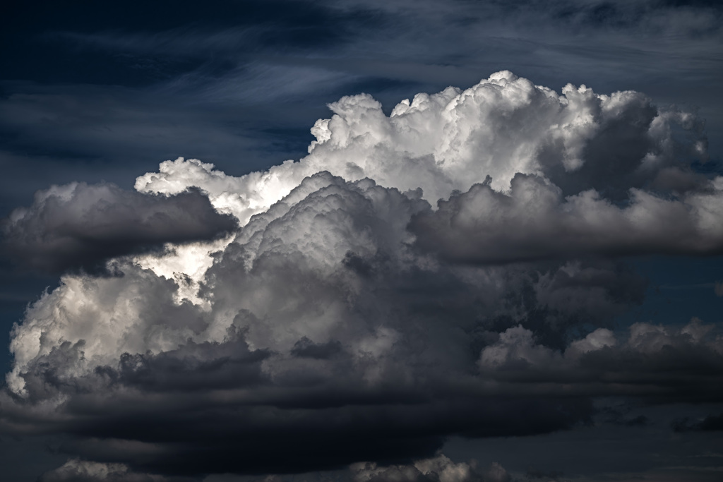 まだ夏雲