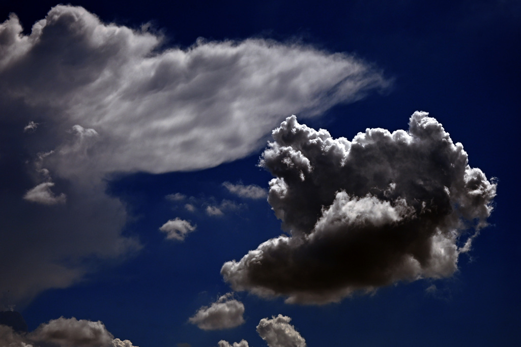 雲₄
