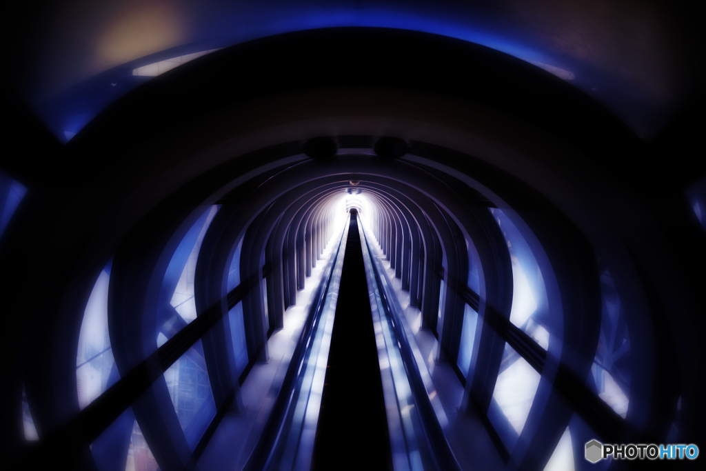 チューブエスカレーター