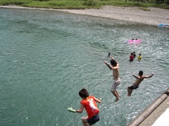 四万十川へダイブ！