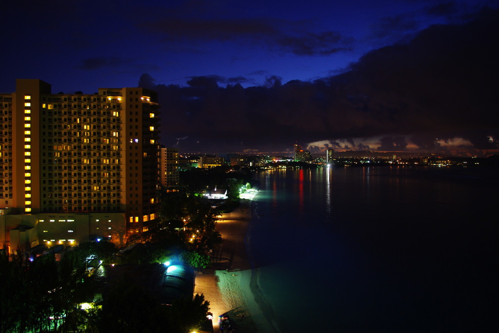 ビーチの夜景