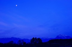甲斐駒ケ岳の月