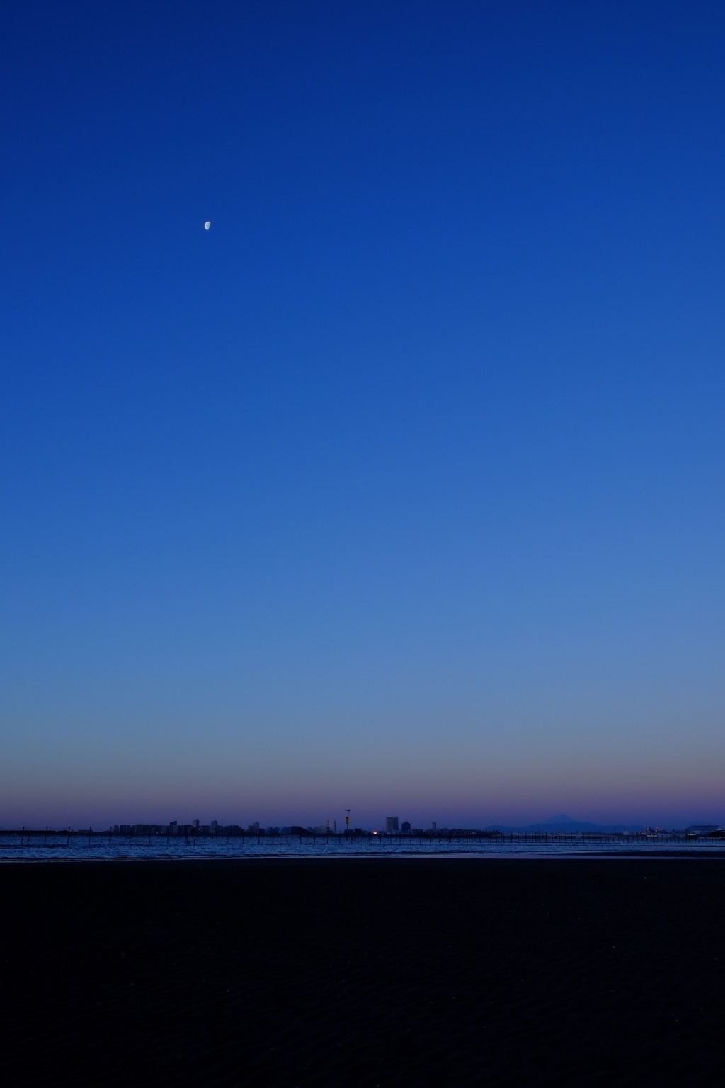 夜と朝の間に