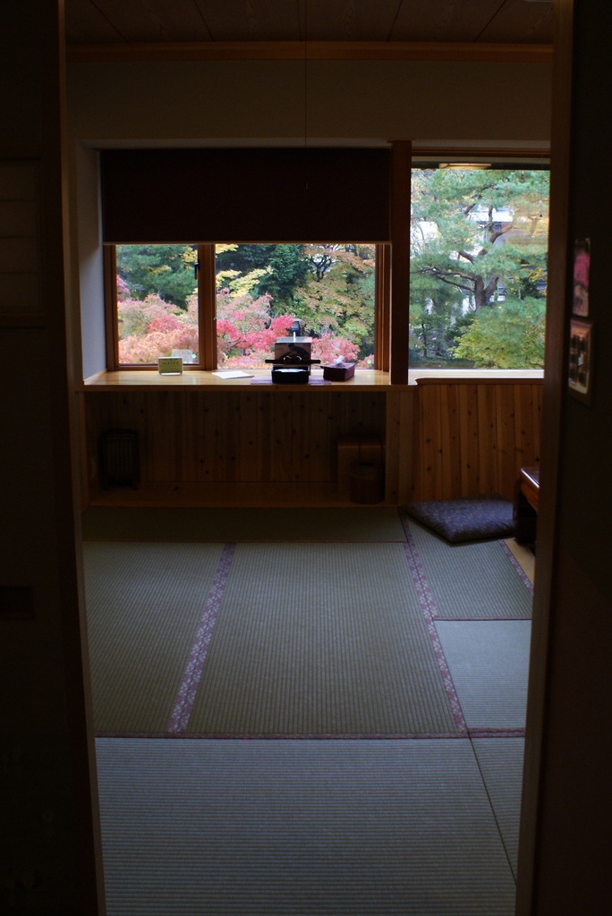 拝啓、和室の中より
