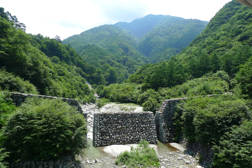 精進ガ滝の砂防ダム