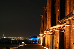 赤レンガ倉庫とベイブリッジ