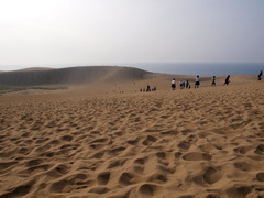 砂丘と修学旅行生