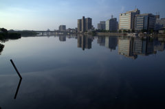 鏡面［大橋川］