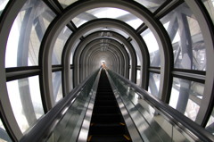 す、吸い込まれる